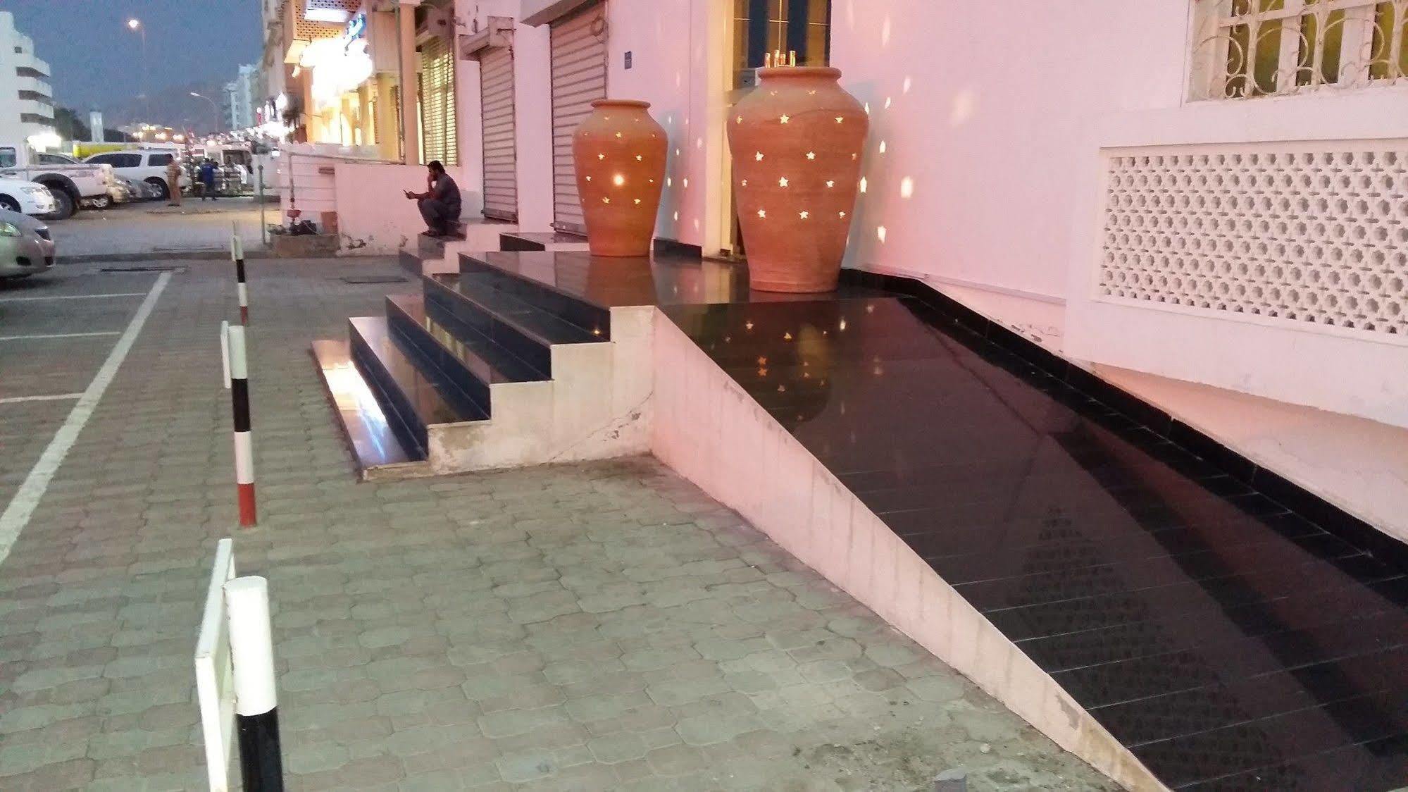 Majestic Hotel Wadi Kabir Exterior photo